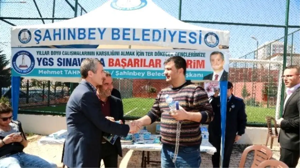 Şahinbey Ygs\'ye Giren Öğrenci ve Ailelerini Unutmadı