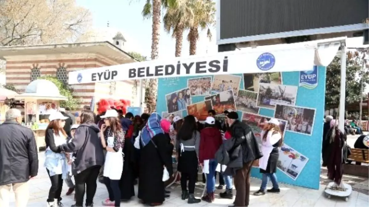 Simurg Öğrencilerinden Turistlere Ebru Dersi