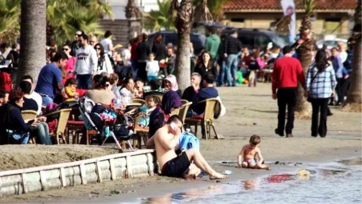 Sınav Stresini Akyaka Sahilinde Attılar