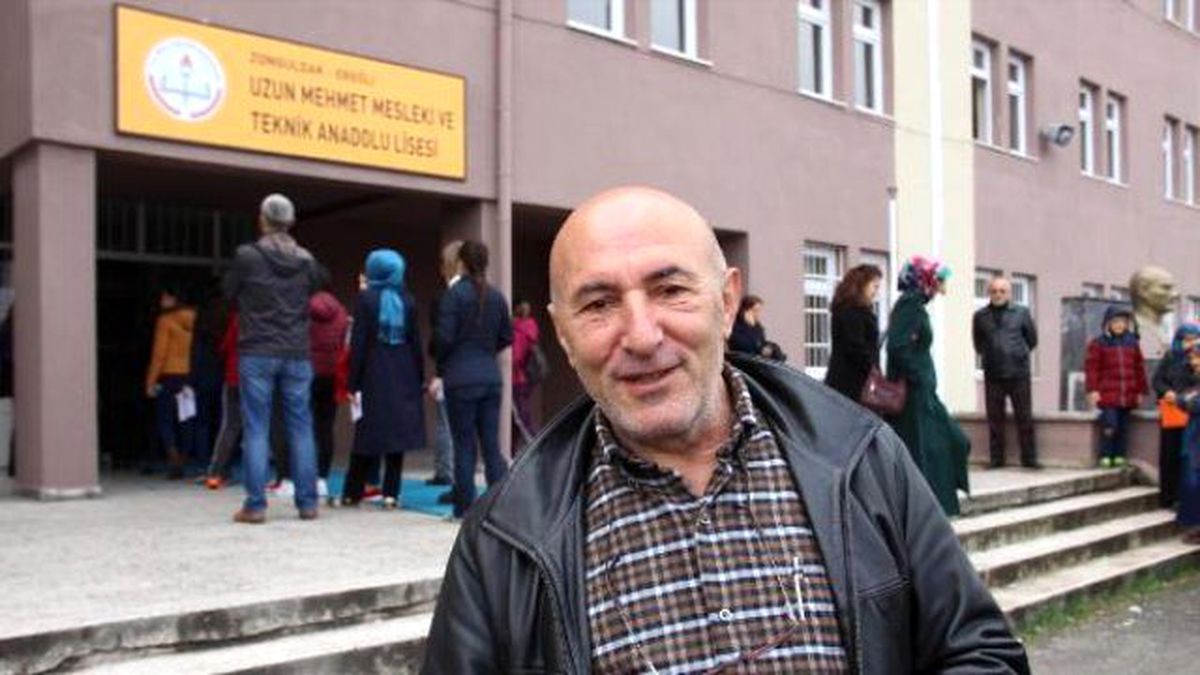 Sınava Alınmayan Eşyasını Atatürk Büstüne Bıraktı (2)
