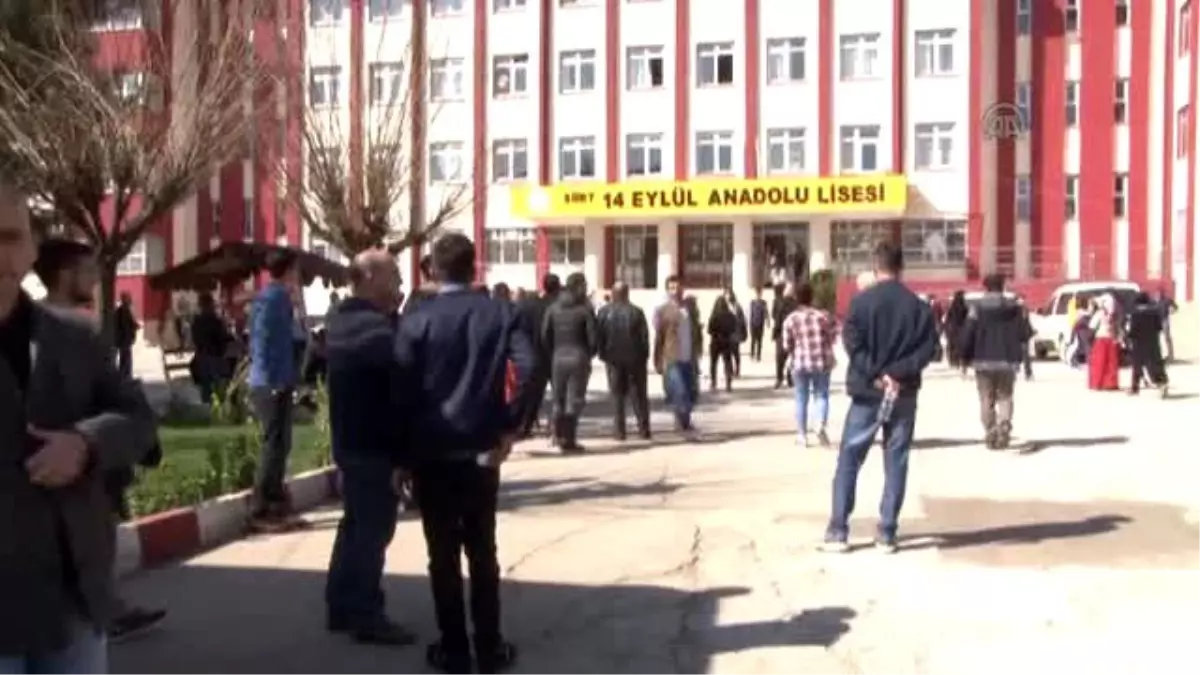 Şırnaklı Öğrenciler Ygs'ye Siirt'te Girdi