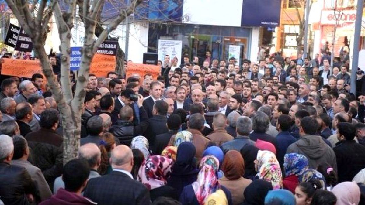 Stk\'lardan "Karikatür" Tepkisi