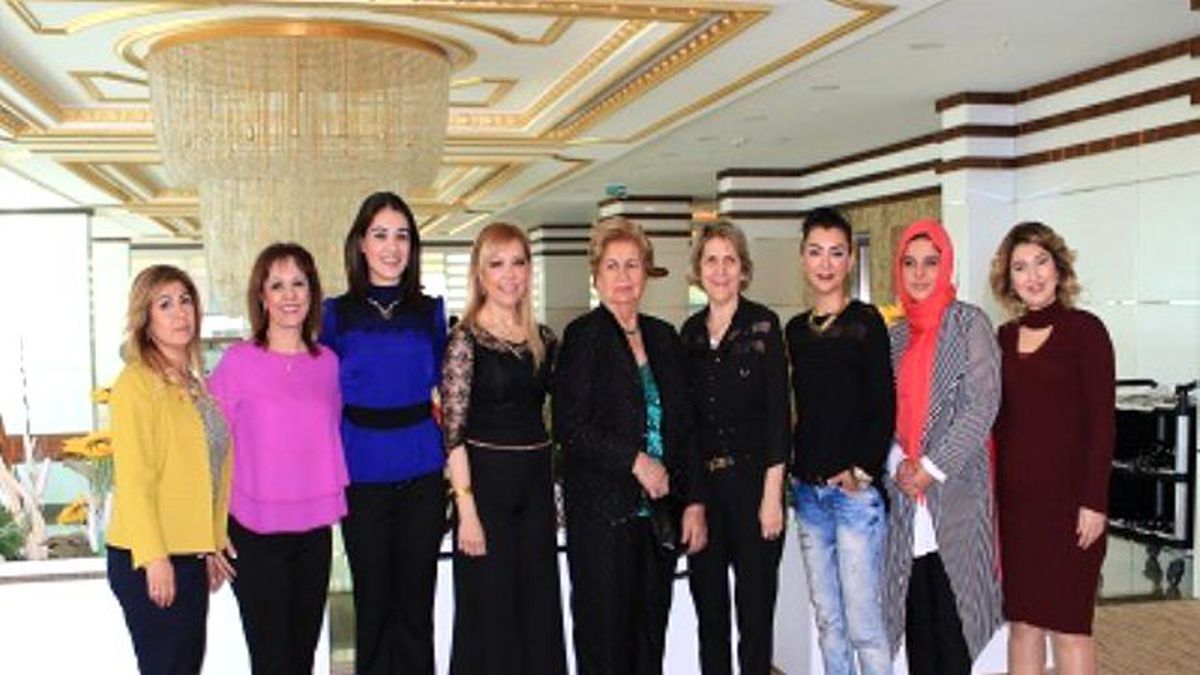 Yoksul Çocuklara Burs İçin Yemekte Buluştular