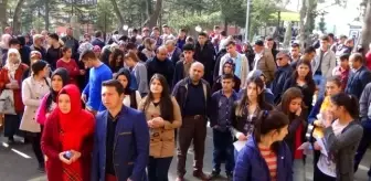 Yozgat'ta Öğrenciler Sınavda, Aileler Dışarıda Ter Döktü