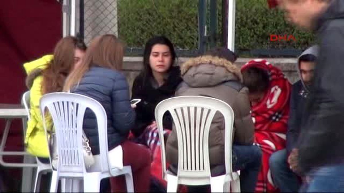 Adli Tıp Kurumu Önünde Gözyaşı