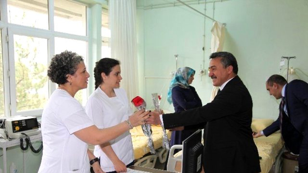 Başkan Tutal, Sağlık Çalışanlarının 14 Mart Tıp Bayramını Kutladı