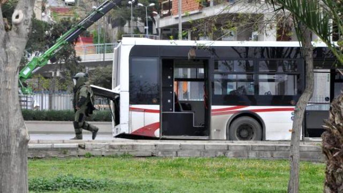 Belediye Otobüsünde Unutulan Çanta, Panik Yarattı