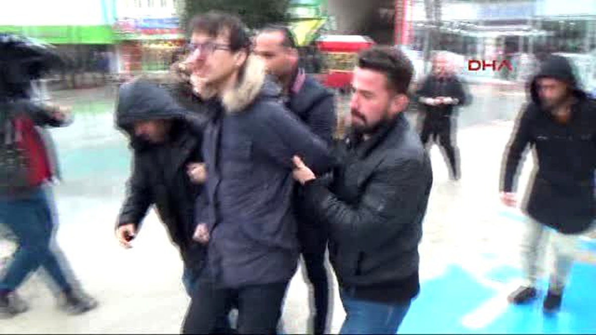 Bolu Teröre Tepki İçin Kendini Zincirledi