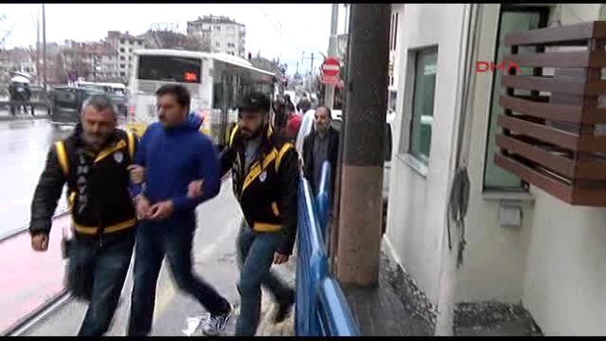Bursa Ablasına Kötü Davranan Eniştesini Otomobilde Vurup Araçtan Attı