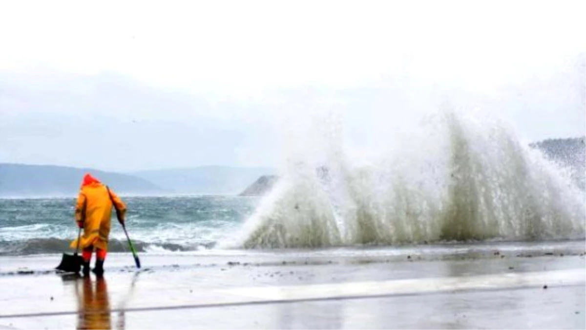 Çanakkale\'de Deniz Ulaşımına Fırtına Engeli