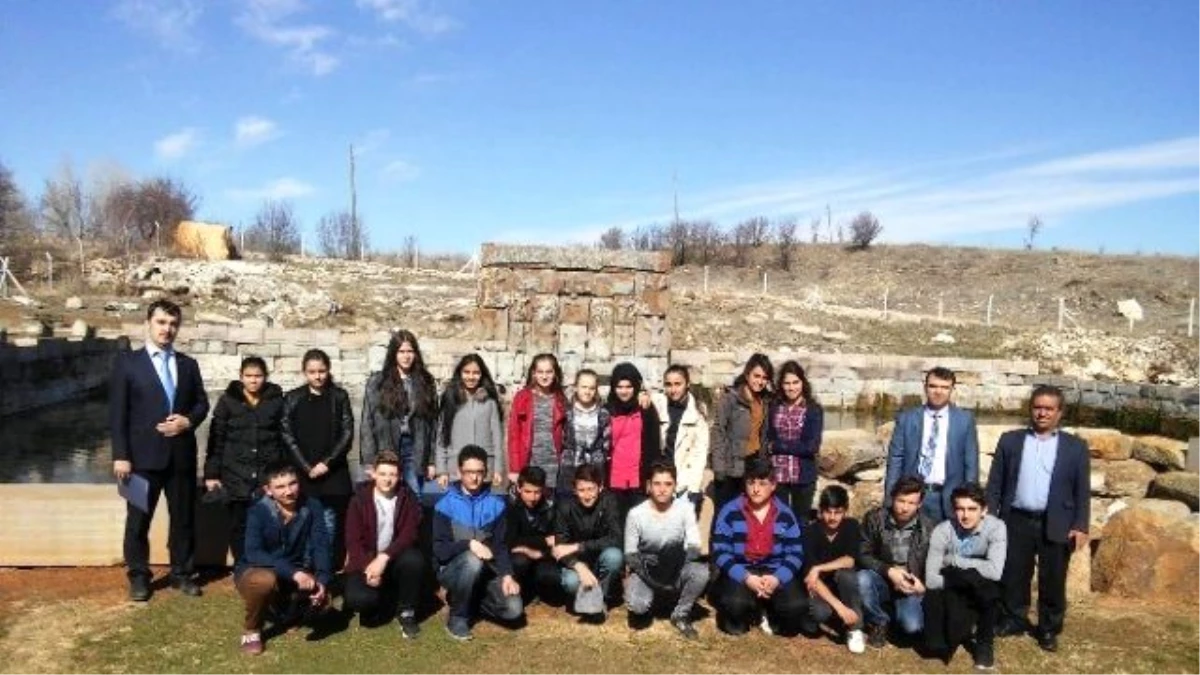 Derebucak\'ın Başarılı Öğrencilere Gezi Ödülü