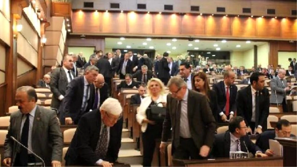 İbb Meclisi\'nde Terör Saldırısı Lanetlendi, CHP\'nin Meclisin Tatili Talebi Reddedildi