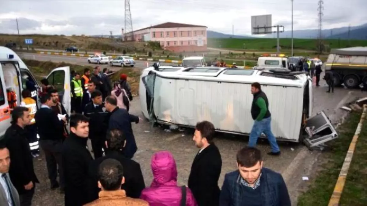 Karabük\'te Öğrenci Servisi Tır ile Çarpıştı: 14 Yaralı