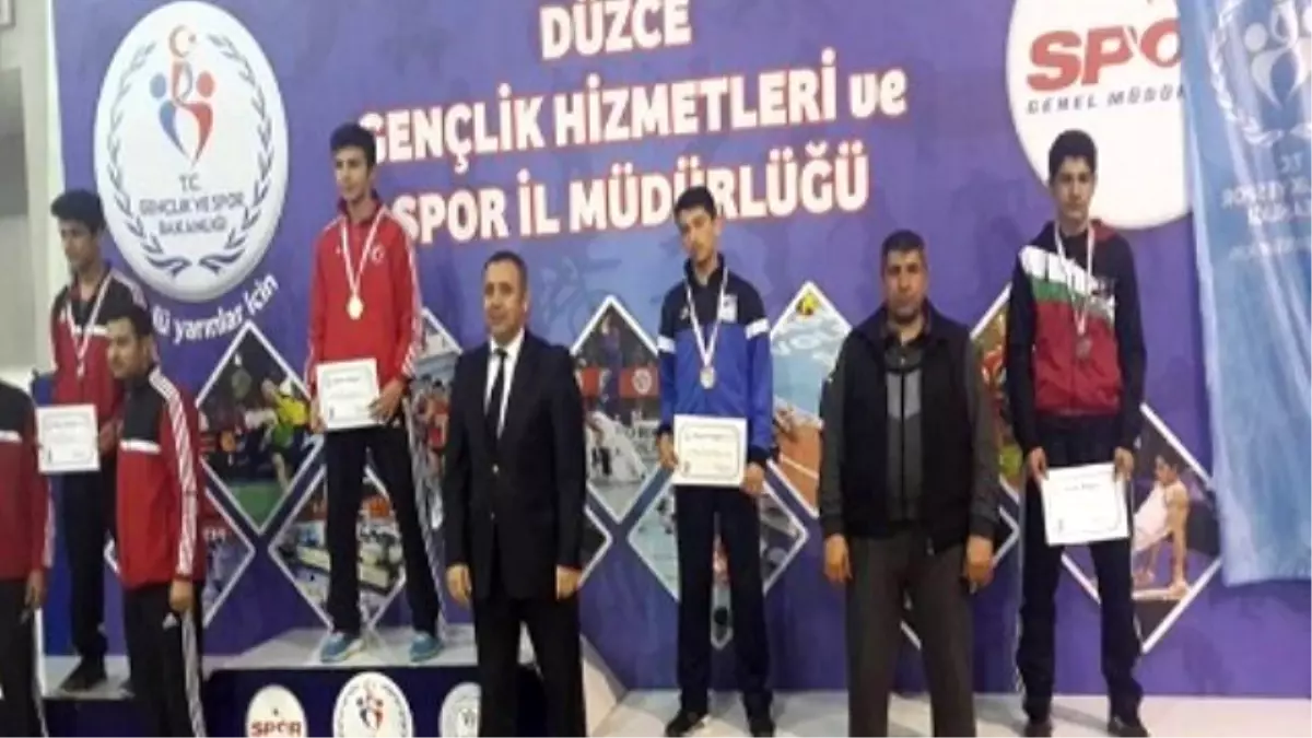 Karate Şampiyonasında Bronz Madalya Aldı