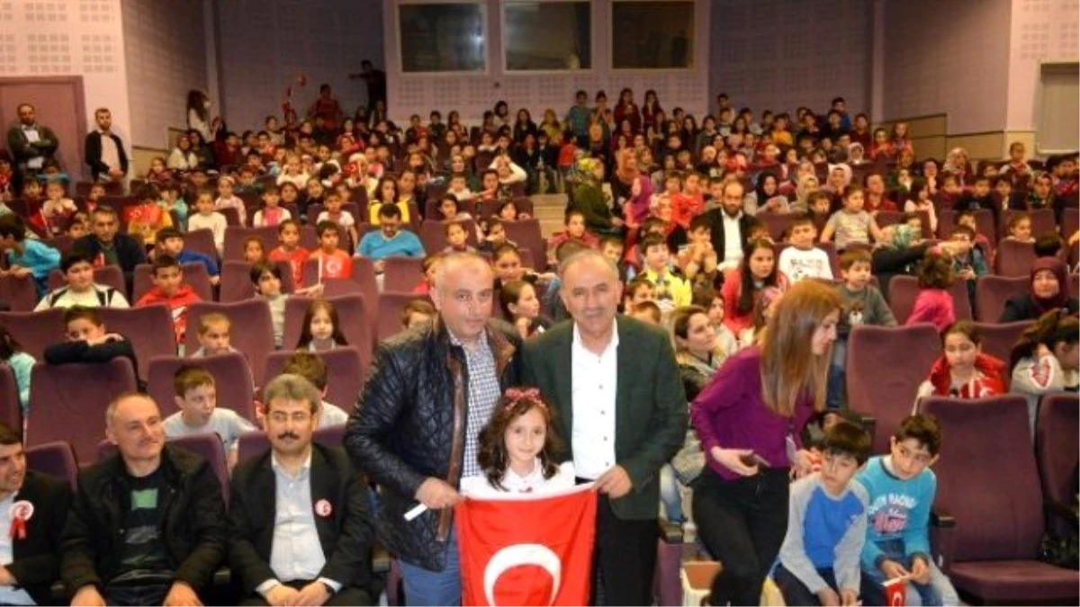 Kartepe Bilgi Evi Öğrencileri İstiklal Marşı\'nın Kabulünü Kutladı