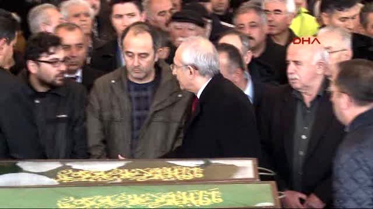 Kılıçdaroğlu, Bombalı Saldırıda Hayatını Kaybedenlerin Cenaze Namazına Katıldı
