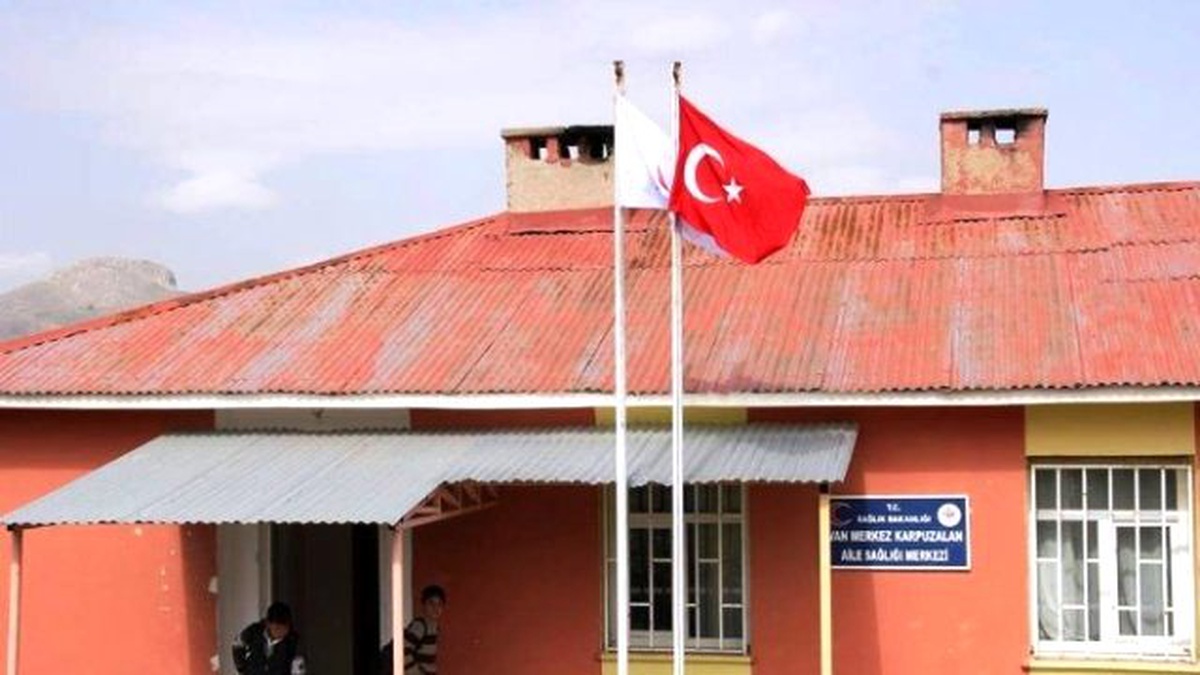 Sağlık Ocaklarına Türk Bayrakları Asıldı