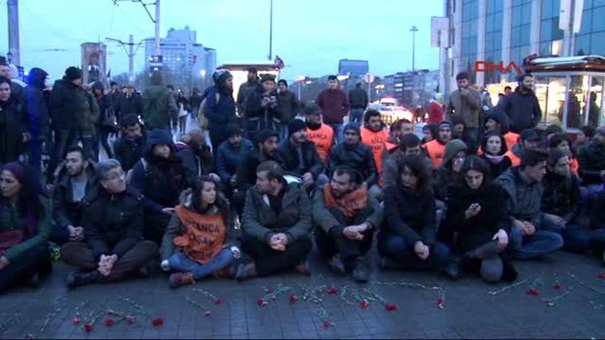Taksim\'deki Ankara Eylemine Polis Müdahalesi...