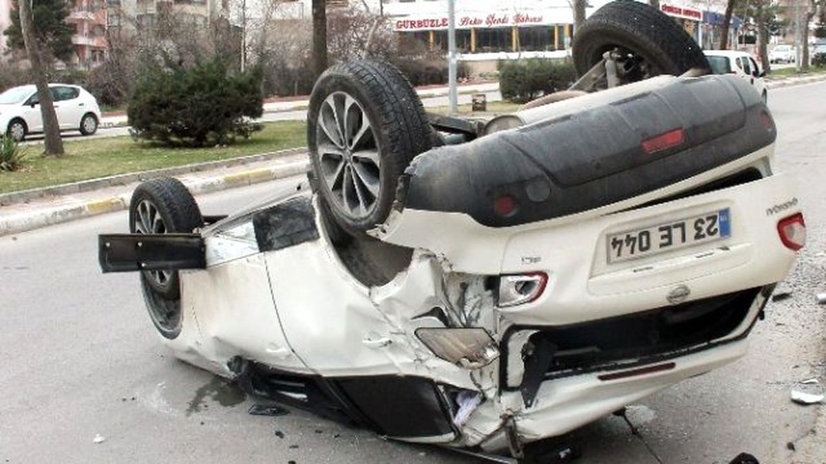 Ters Dönen Araçtan Burnu Bile Kanamadan Çıktı