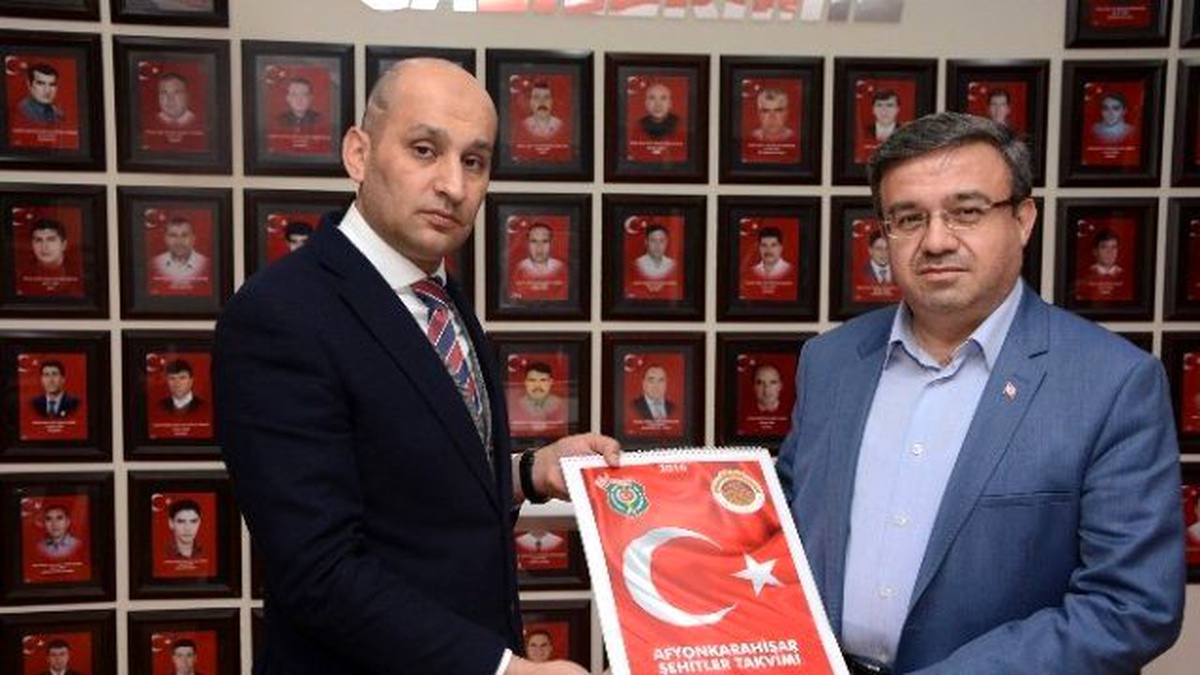 AK Parti Heyeti Türkiye Harp Malulü Gaziler Şehit Dul ve Yetimleri Derneği\'ni Ziyaret Etti