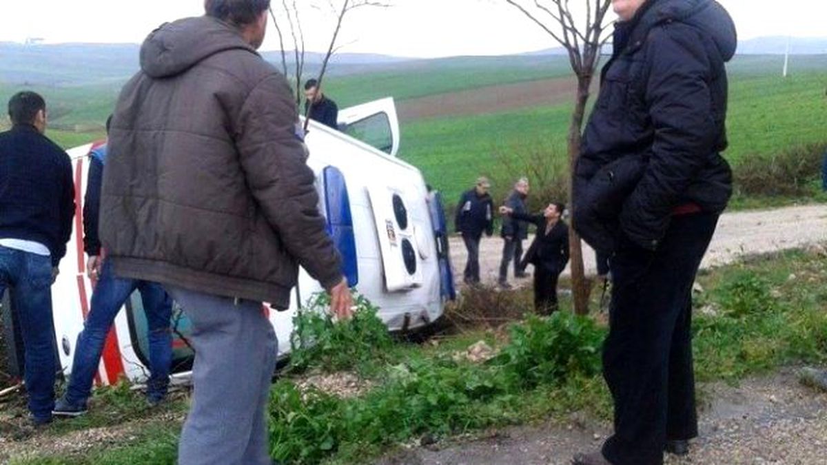 Ambulans Devrildi, 2 Sağlıkçı Yaralandı