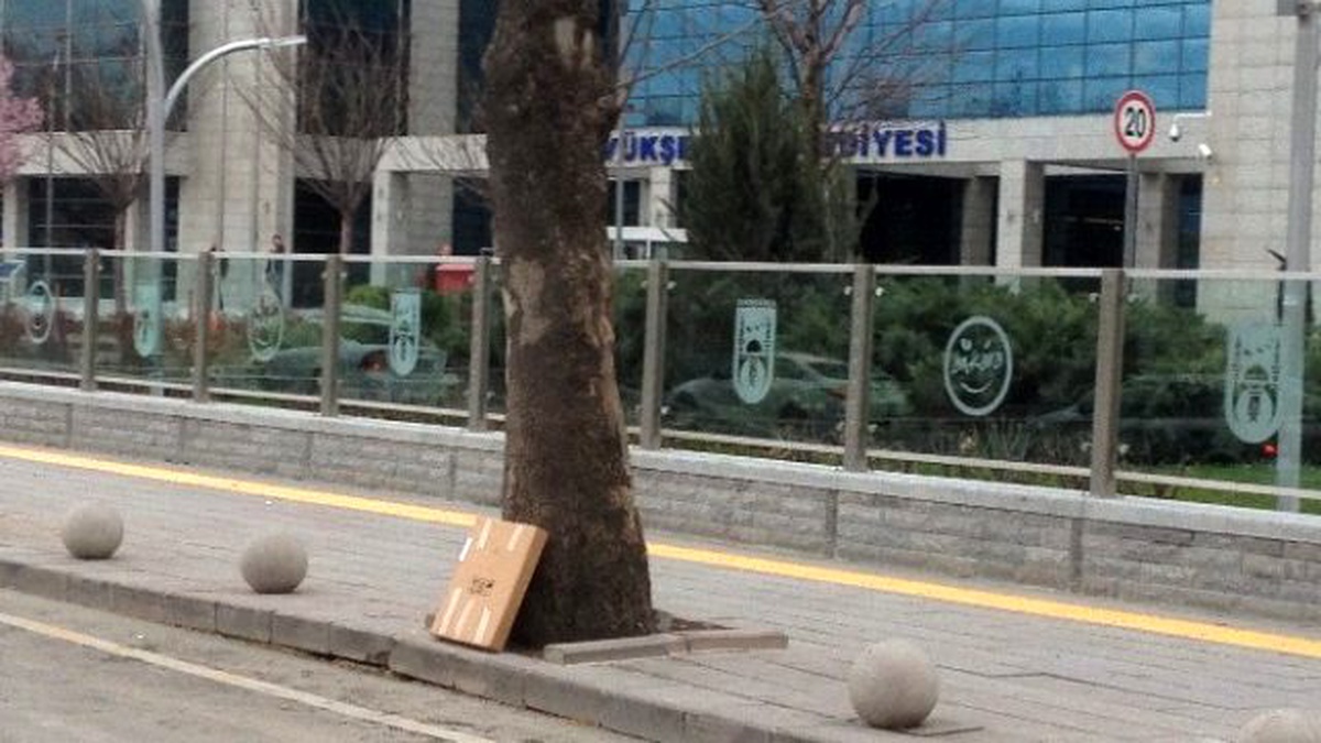 Ankara Büyükşehir Önünde Şüpheli Paket Alarmı