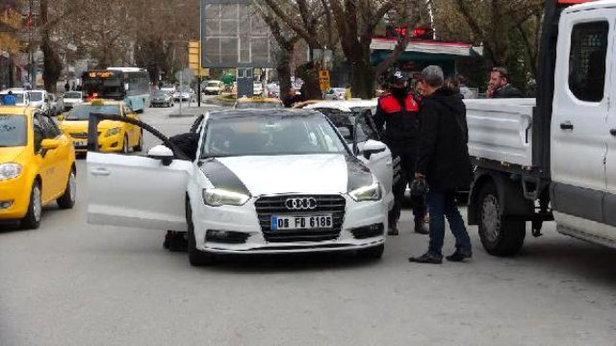 Ankara\'da \'Bomba Saldırı Olacak Söylentisi\' Tunalı Hilmi Caddesi\'ni Boşalttı