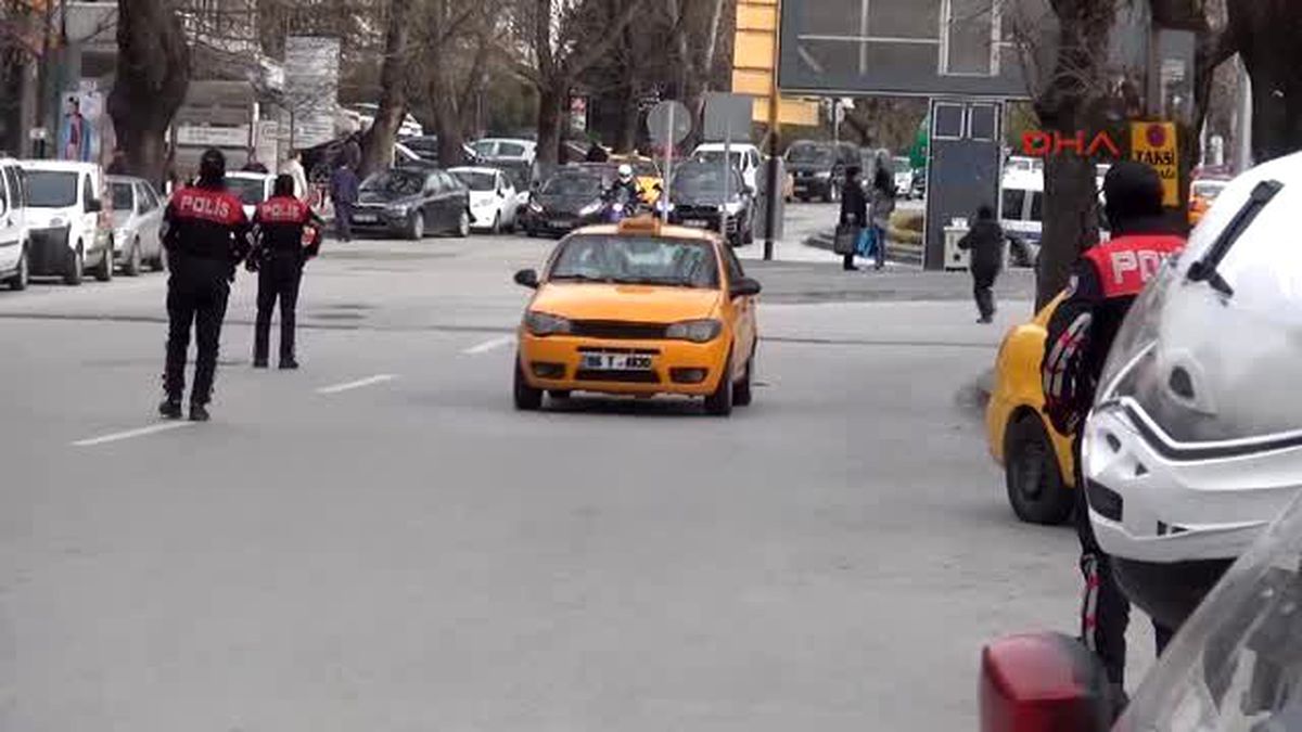 Ankara'da 'Bombalı Saldırı Olacak Söylentisi' Tunalı Hilmi Caddesi'ni Boşalttı