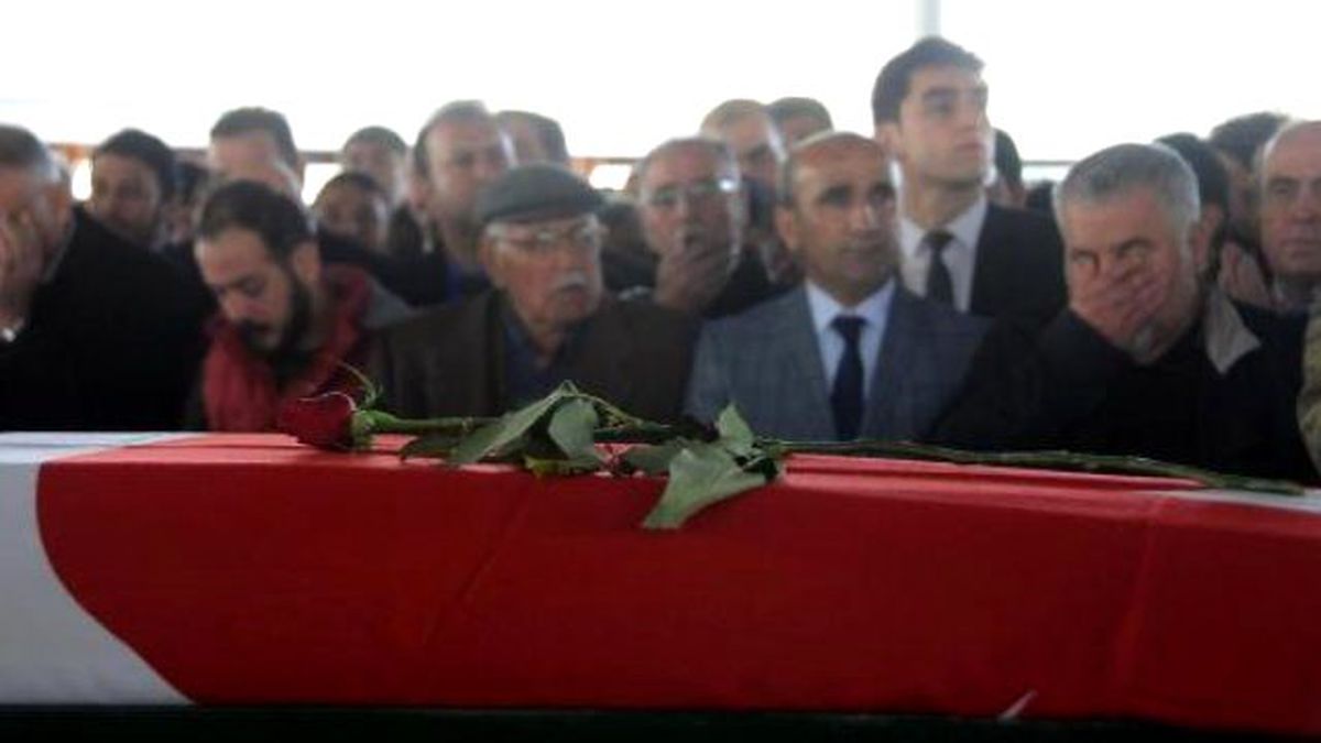Ankara\'daki Patlamada Ölen ODTÜ\'lü Genç Defnedildi
