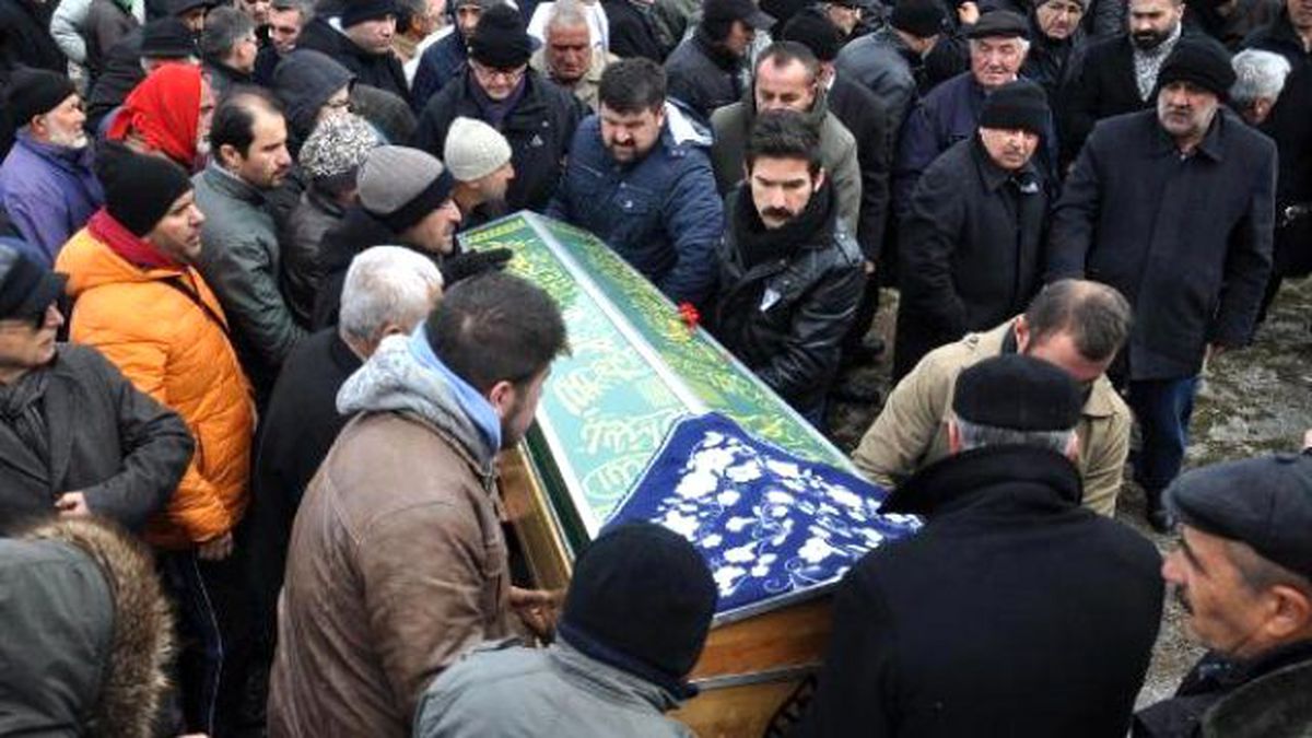 Ankara Saldırısında Ölen Ayşe Bilgilioğlu, Sivas\'ta Toprağa Verildi