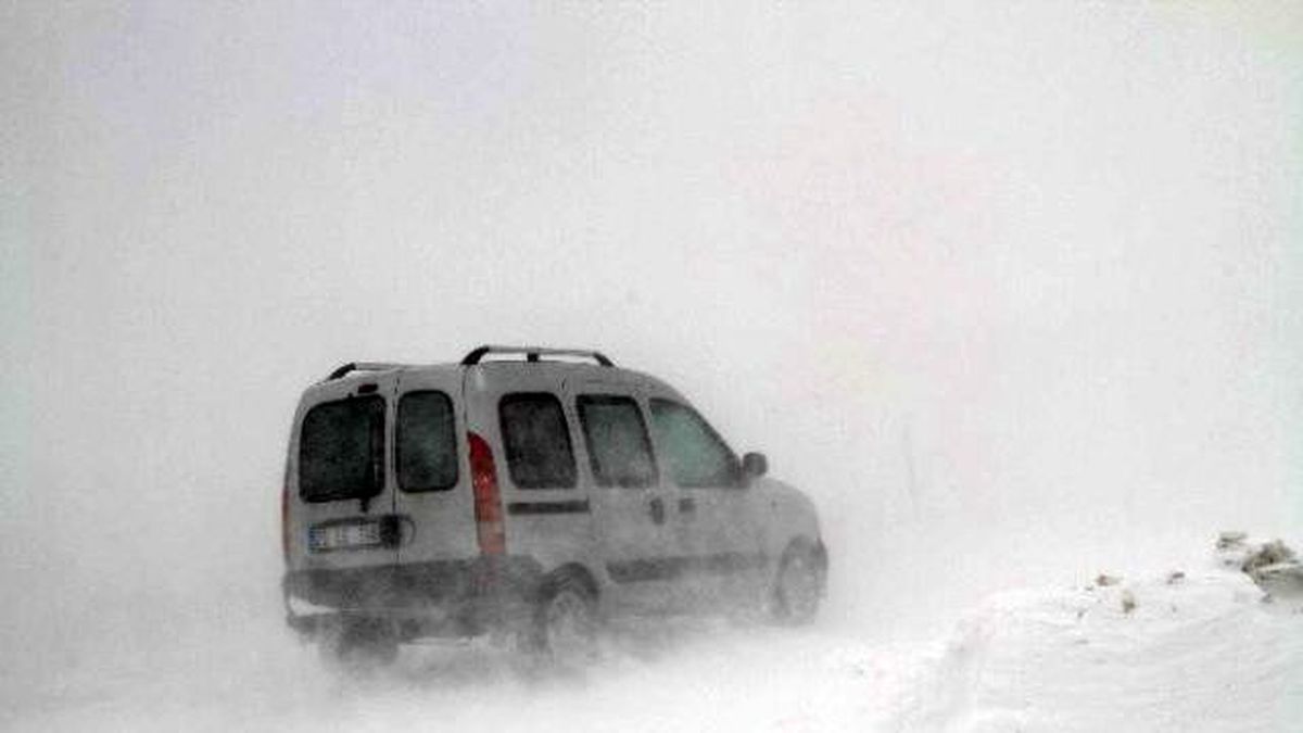 Ardahan\'da Kar ve Tipi Etkili Oluyor