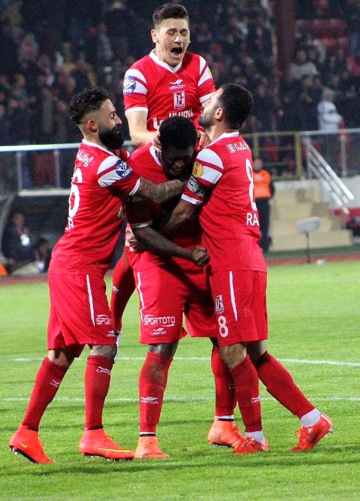Balıkesirspor Kerim ve Zeefuik\'la Coşuyor