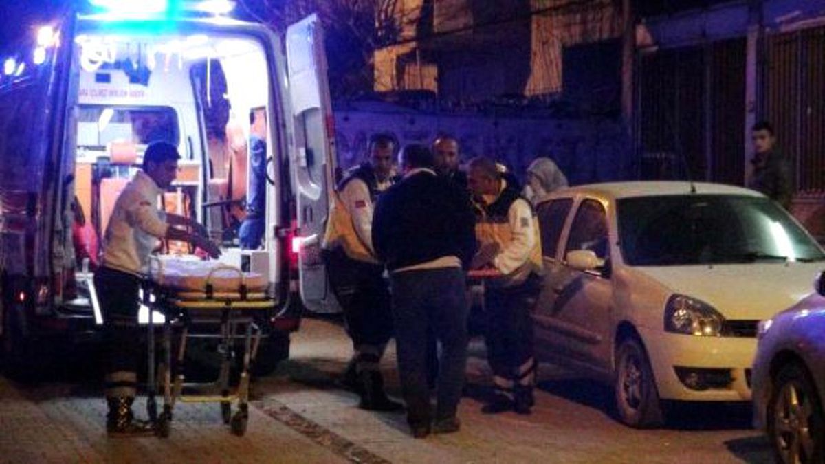 Balkondan Düşen Genç Kız Yaralandı