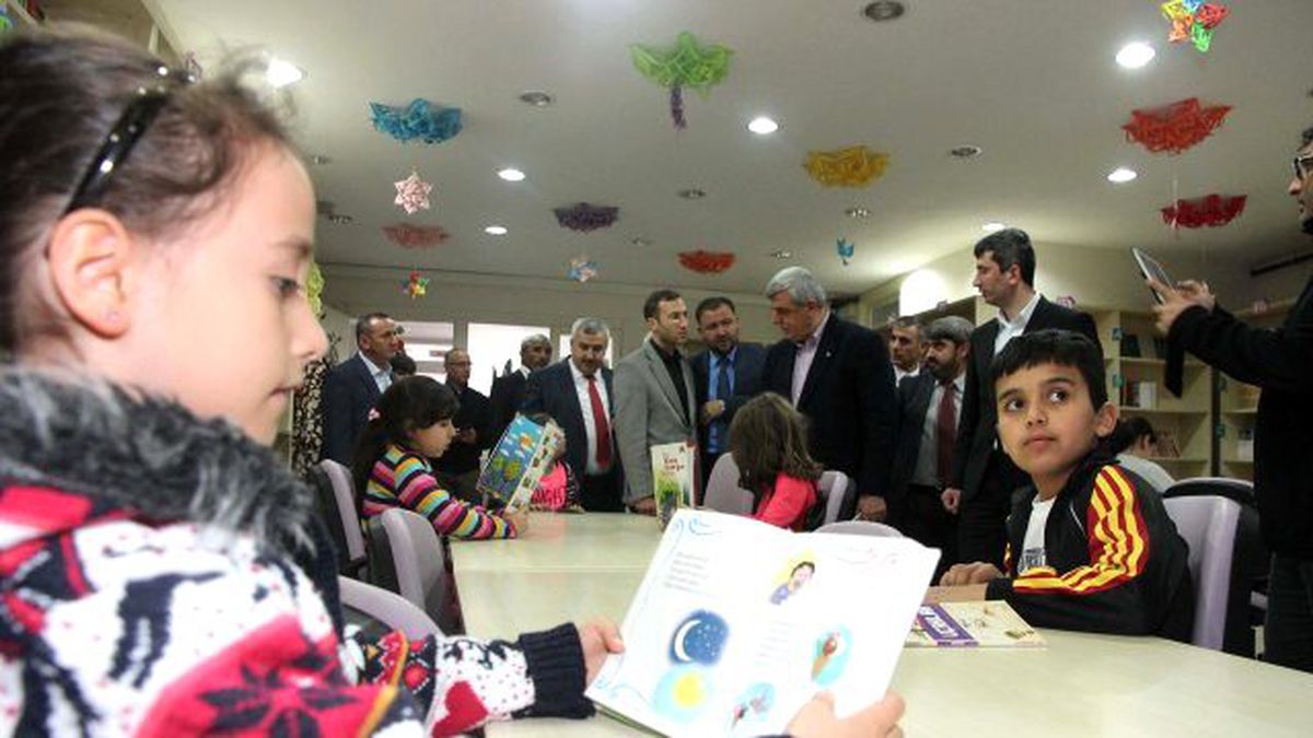 Başkan \'\'Değerlerini bilen bir nesil yetiştirmeliyiz\'\'