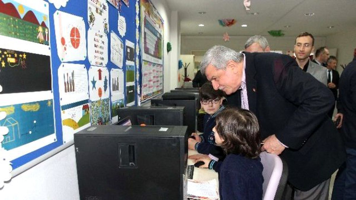Başkandan Öğrencilere: "Değerlerini Bilen Bir Nesil Yetiştirmeliyiz"