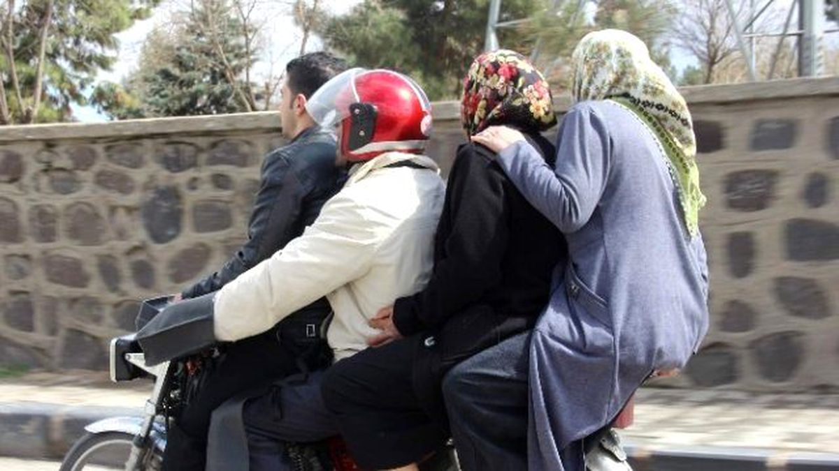 Bir Motosiklete Binen 4 Kişi Ölüme Meydan Okudu