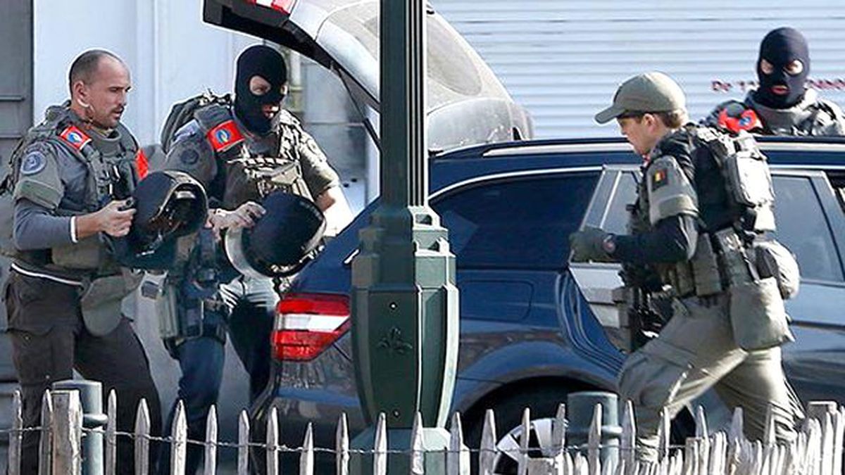 Brüksel'de Paris Saldırısıyla İlgili Operasyon Yapılıyor! 3 Polis Yaralandı