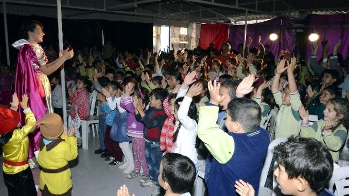 Büyükşehir Belediyesi, Tiyatroyu Çocukların Ayağına Götürüyor