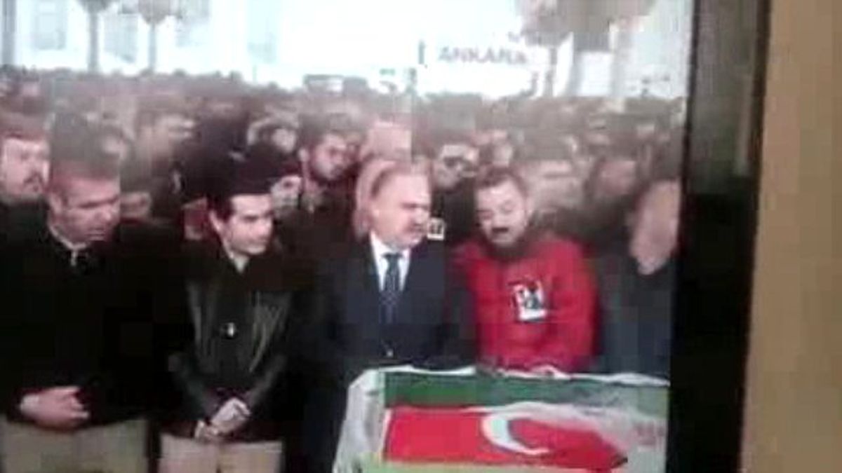 CHP'li Gök'ün Cenaze Namazındaki Hareketleri Şaşırttı