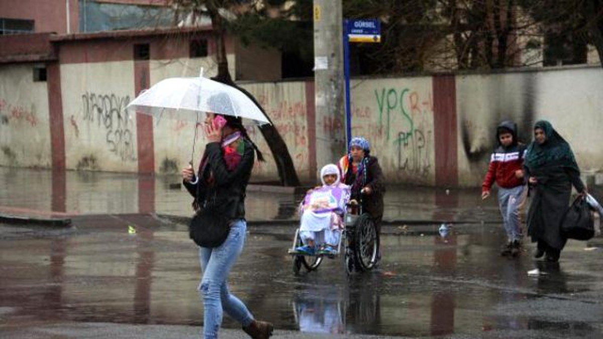 Diyarbakır\'da Çatışma: 1 Polis Şehit, 3 PKK\'lı Ölü Ele Geçti