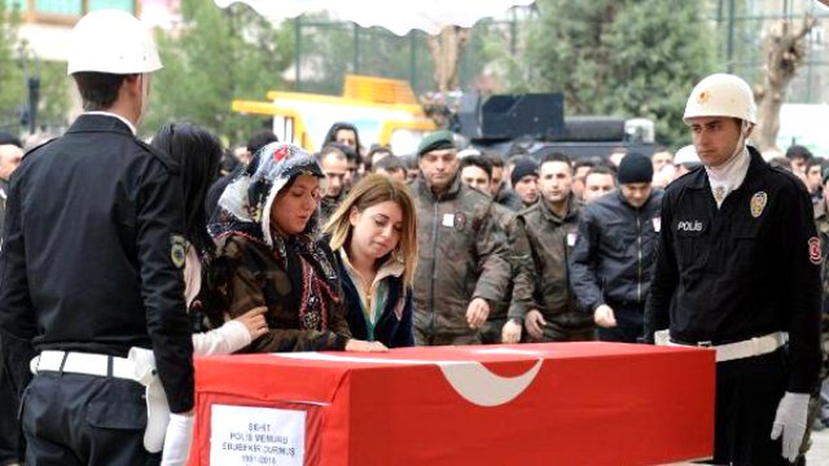 Diyarbakır\'da Çatışma: 1 Polis Şehit, 3 PKK\'lı Ölü Ele Geçti (3)