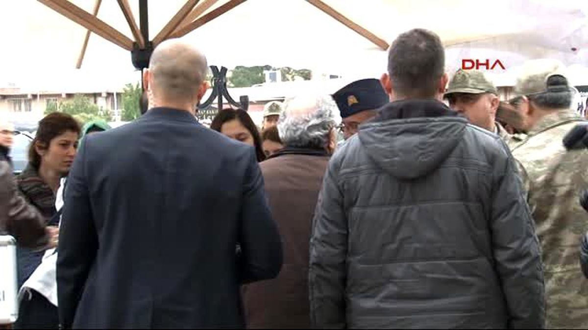 Diyarbakır\'da Şehit Polis Memuru İçin Tören Düzenlendi