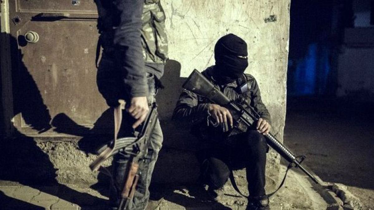 Diyarbakır'da Teröristler Silahlarla Sokaklara İndi, Şehri Yaktı