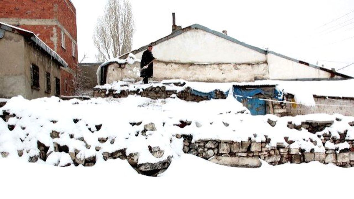 Erzurum\'da Mart Kapıdan Baktırdı