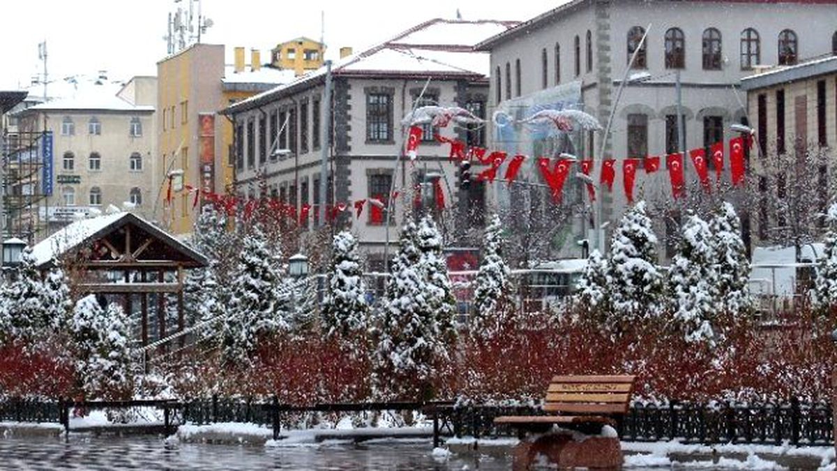 Erzurum Güne Karla Uyandı
