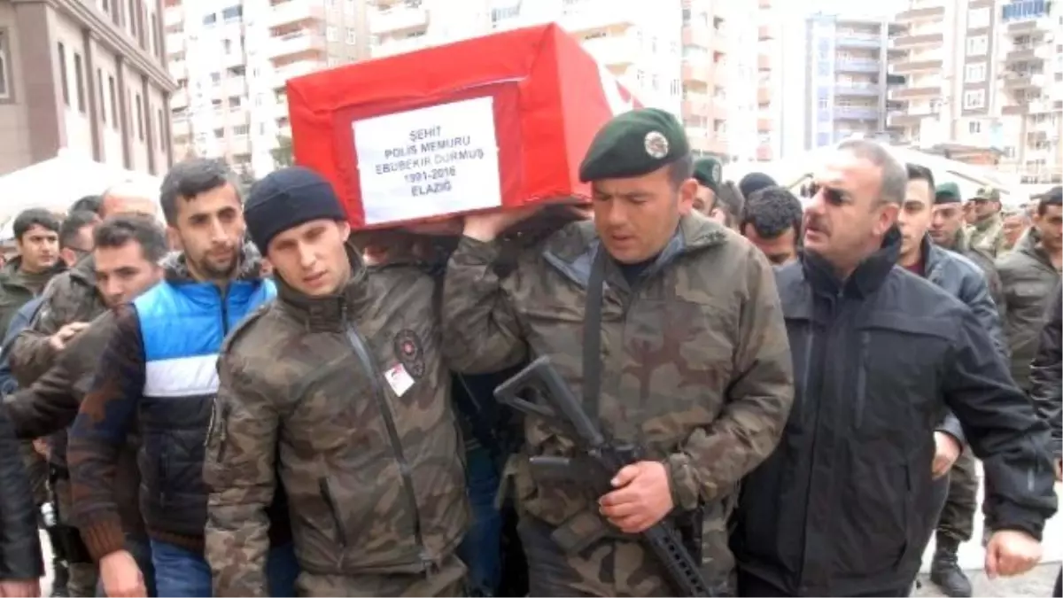 Eşi, Şehit Polisi Kamuflajıyla Uğurladı