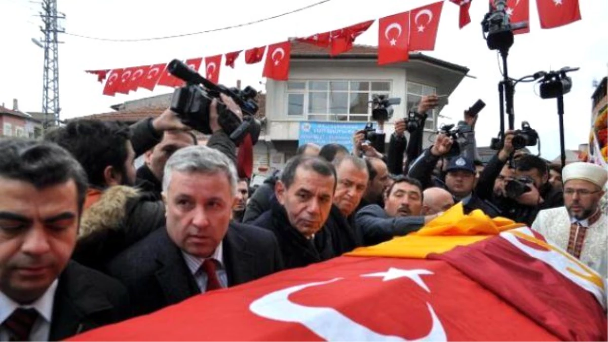 Galatasaray Kafilesi, Umut Bulut\'un Babasının Cenazesine Katıldı
