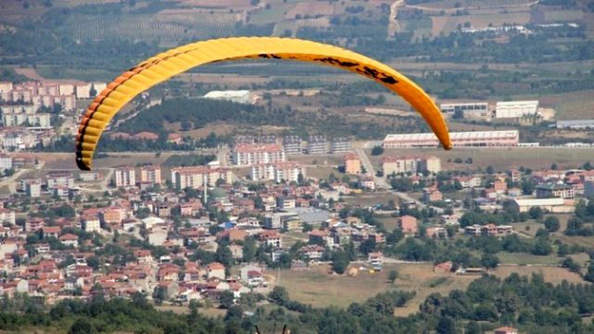 İnegöl\'de Yamaç Paraşütü Kursu