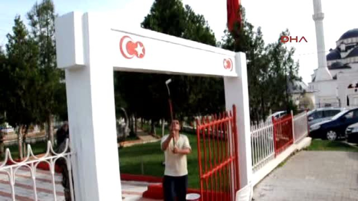 İslahiye?de Askerler Şehitliği Kırmızı, Beyaza Boyadı