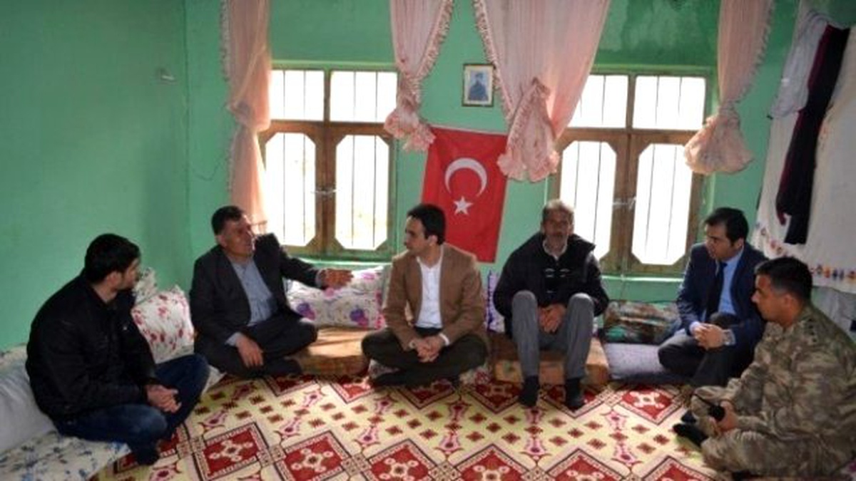Kaymakam Yaralı Askeri Evinde Ziyaret Etti
